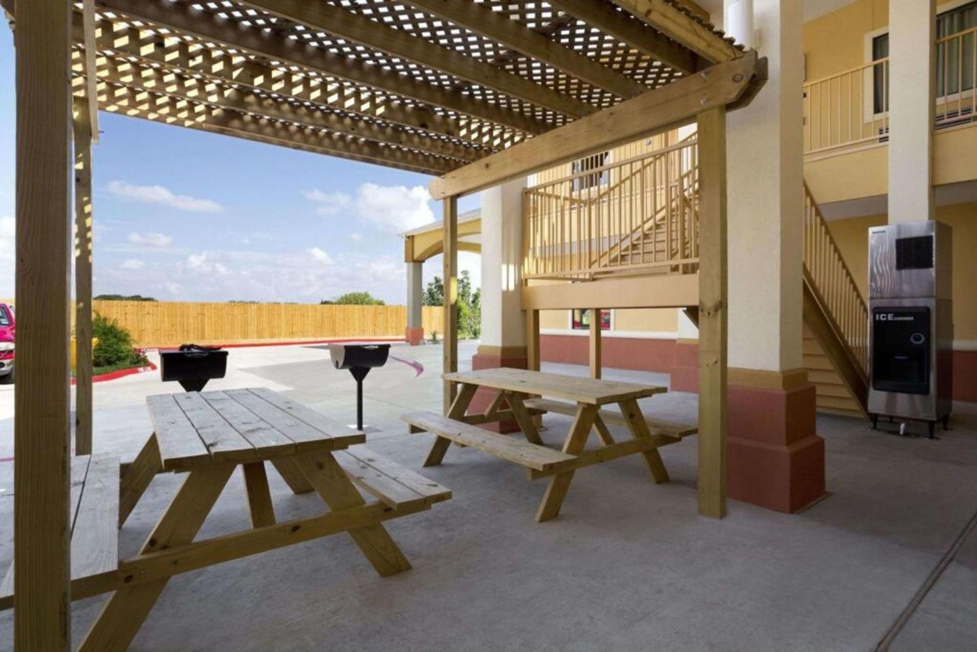 Studio 6 Gonzales Tx Exterior foto